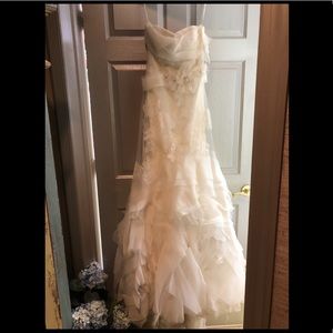 Vera Wang wedding dress - size: US: 10, EU: 44